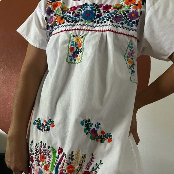 Mexican Oaxaca White multi colored EMBROIDERED‎ DRESS M boho sundress cotton - Picture 8 of 9